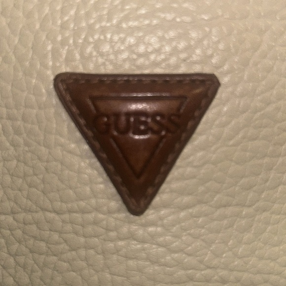 Guess purse in the color beige and brown - Picture 12 of 12